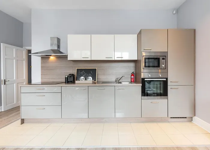 Dame Street - Irish Stay Group