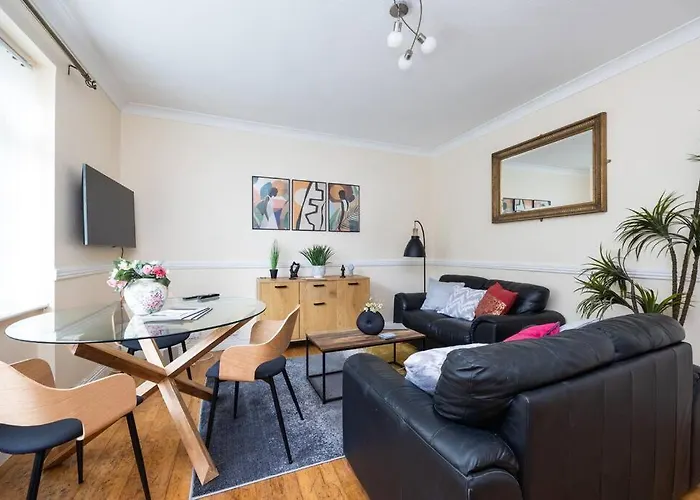 Beautiful 2-Bedroom Maisonette