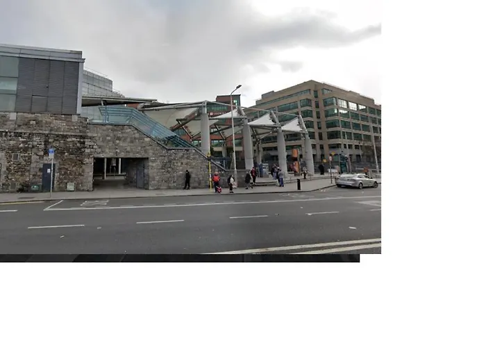 Custom House Harbour Apartments, Ifsc