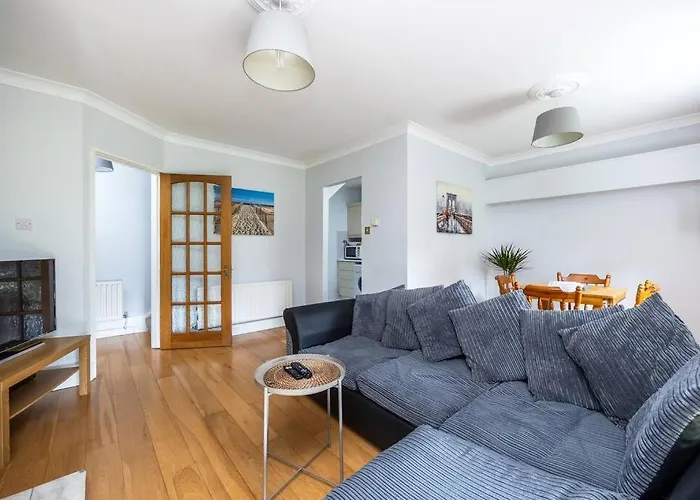 Lovely 2 Bedroom Maisonette In Beaumont, Dublin