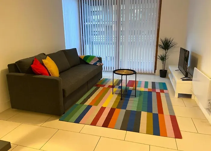 Secluded And Spacious Apartment