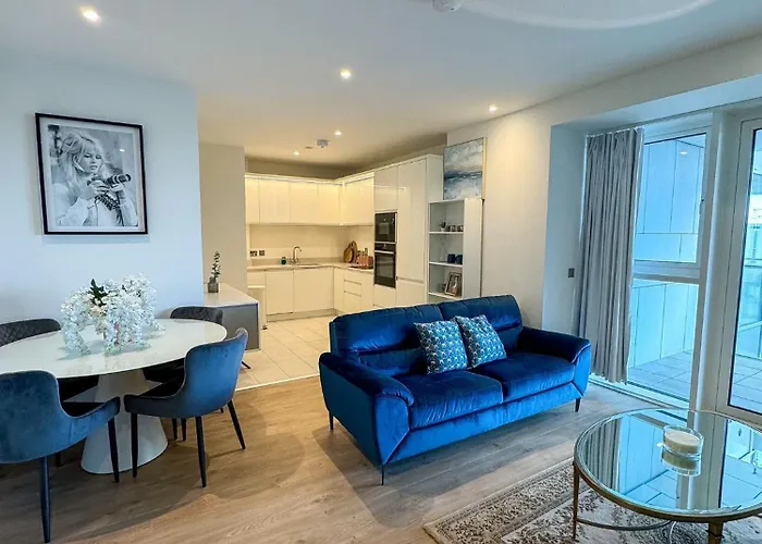 Elegant 2 Bedroom Apartment In Grand Canal