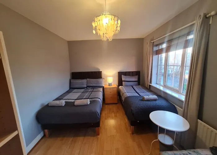 3 Cosy Bedrooms Near Airport & City