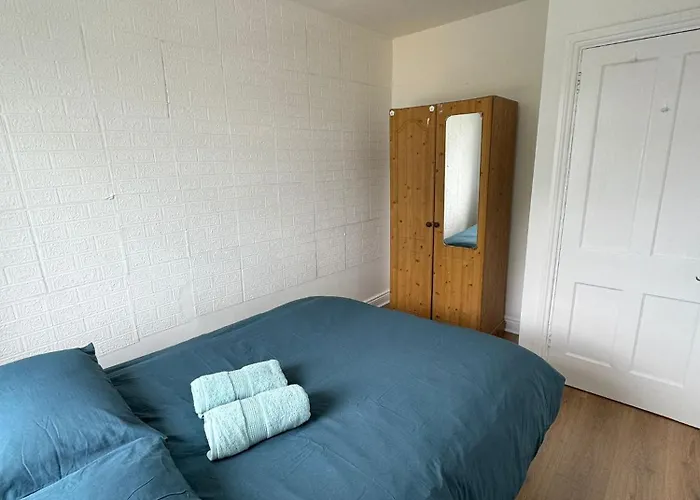Nice Double Room At 2 Iveragh Rd-8