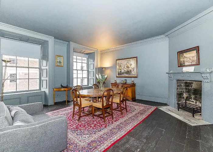 Leinster Apartment, 7 Henrietta Street, Dublin City Centre
