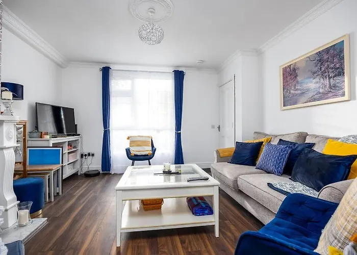 Lovely 2Br House - 8 Min Walk To Broombridge Station