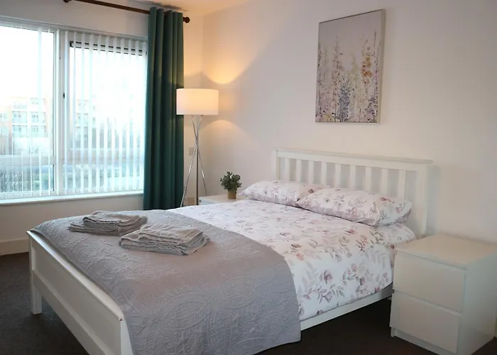 Conveniently Located, 2 Bedroom Modern Apartment
