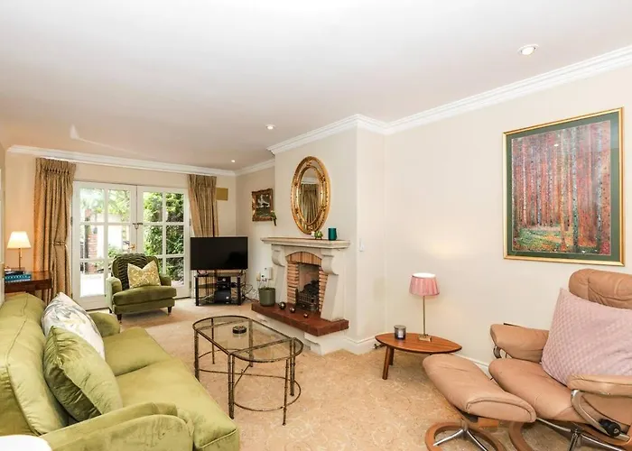 Townhouse In Dublin 4 - Check Connttact From Photos For Details ! Close To All !