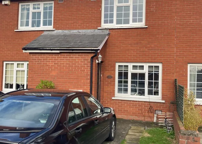 Entire Terraced Two Story Redbrick House With Parking In Secluded Cul De Sac