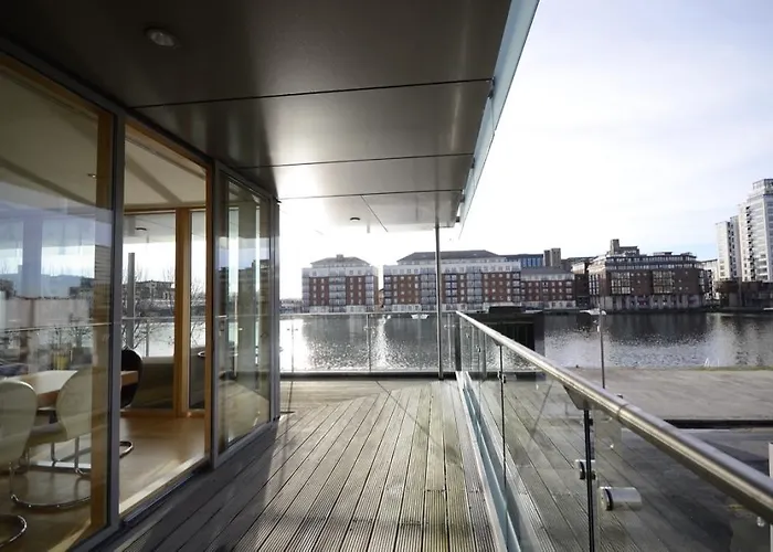 Waterfront Apartment - Superb Interior