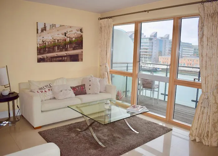 2 Bedroom Grand Canal Dock- Breathtaking Liffey Views