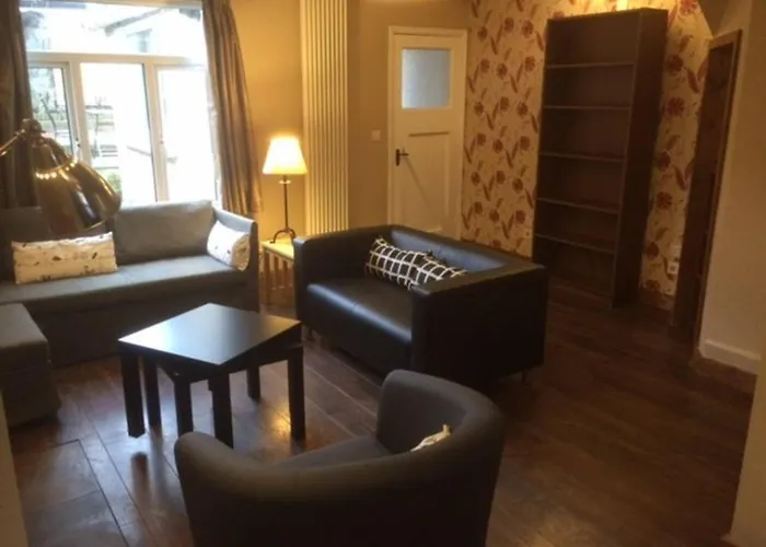 3 Bedroom House With Free Parking