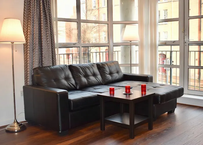 2 Bedroom Apartment Near Historical Christchurch