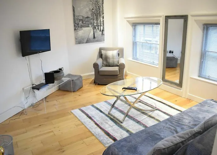 2 Bedroom Apartment Near Grafton Street Sleeps 4