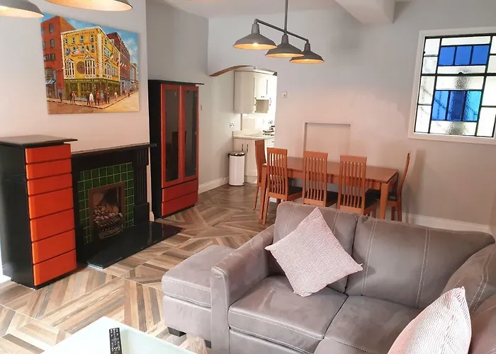 Luxury Artisan City Cottage