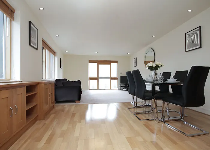 Grand Canal Quay Sleeps 8