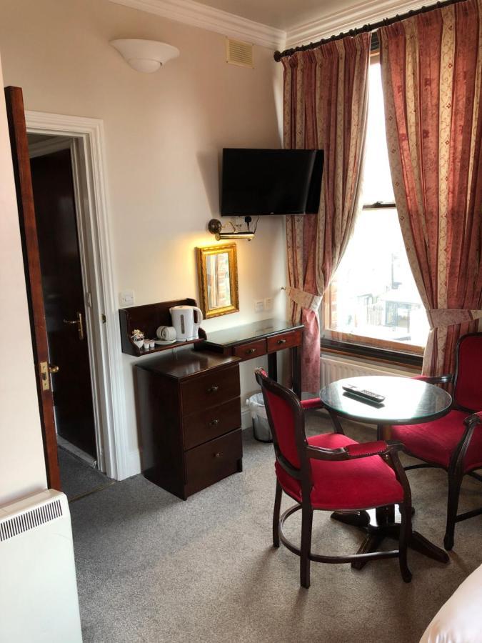 Leeson Apartment *