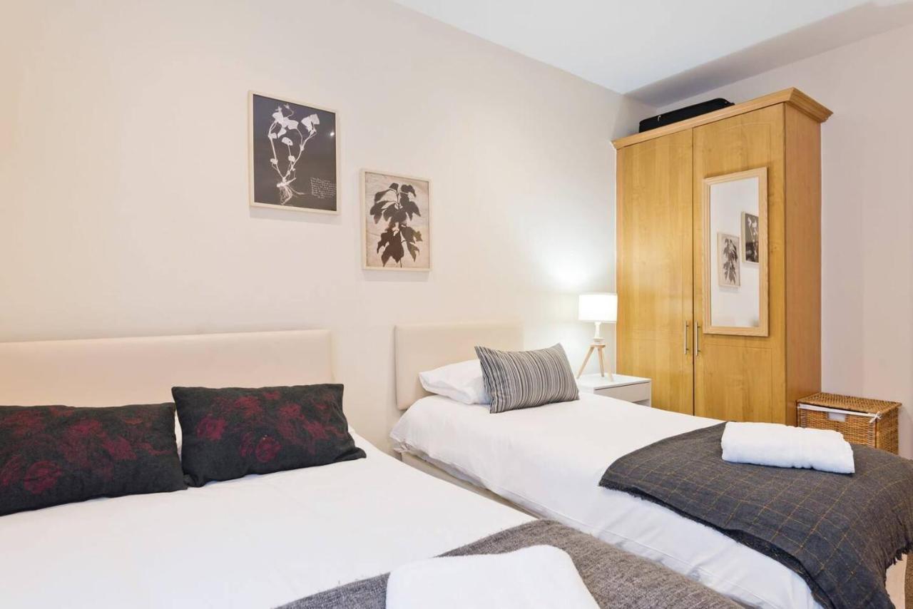Captivating 2-bed In 1 Apartment *