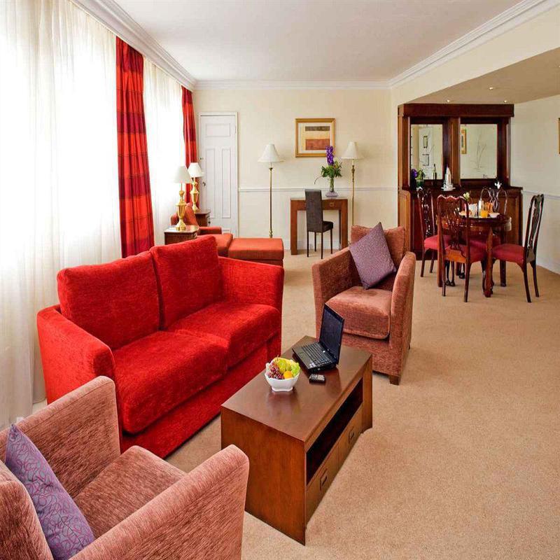 Clyde Court 4*