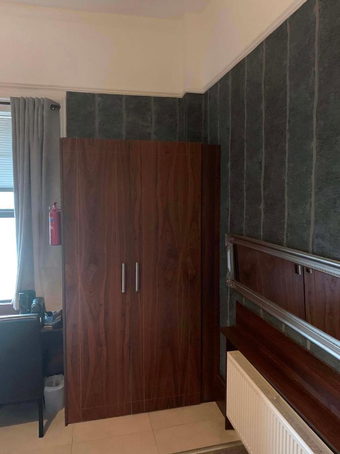 Apartment Upstairs - Private Kitchenette And Small En-suite