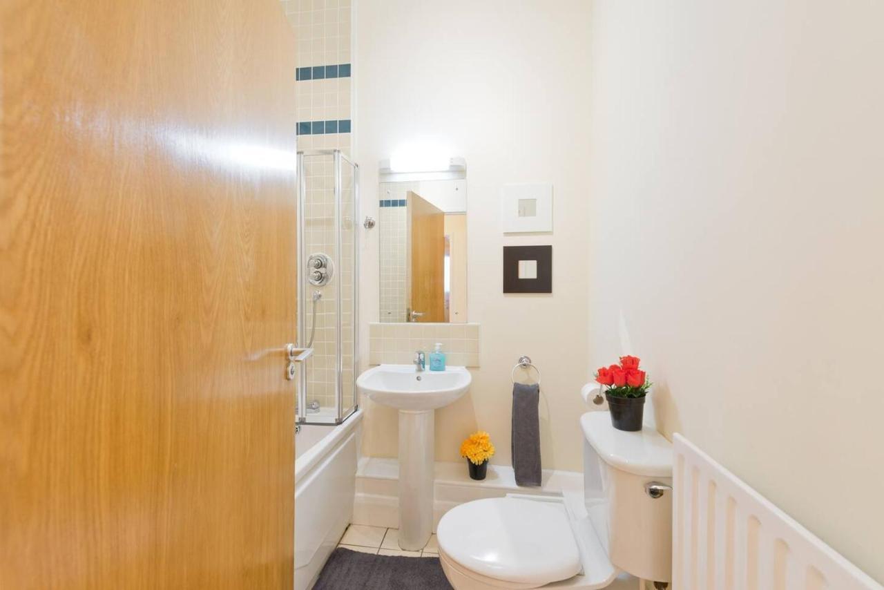Stunning 3-bed In 1 Apartment