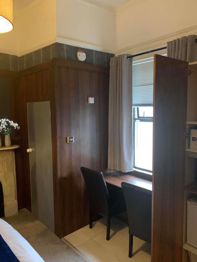 Apartment Upstairs - Private Kitchenette And Small En-suite