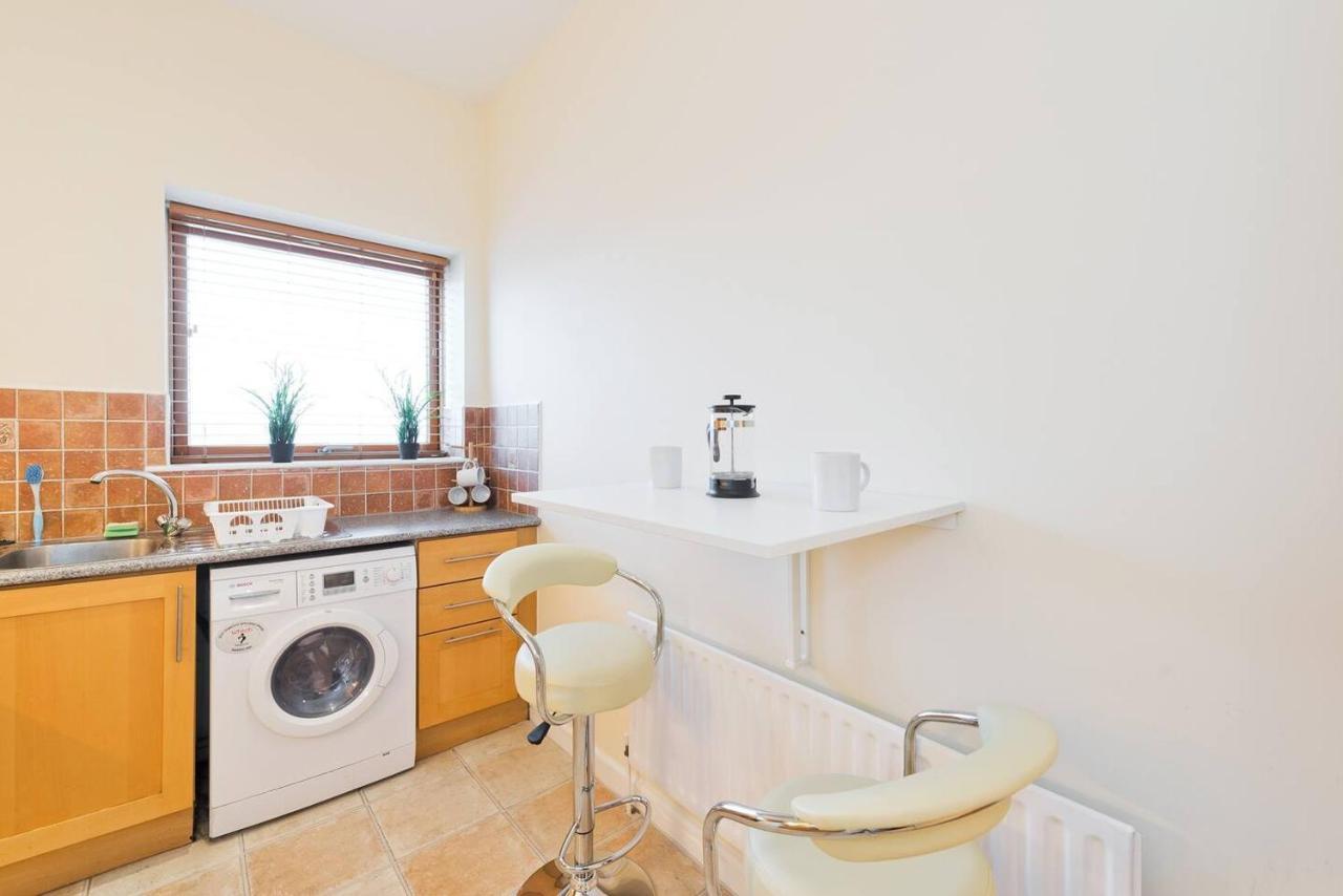 Stunning 3-bed In 1 Apartment *