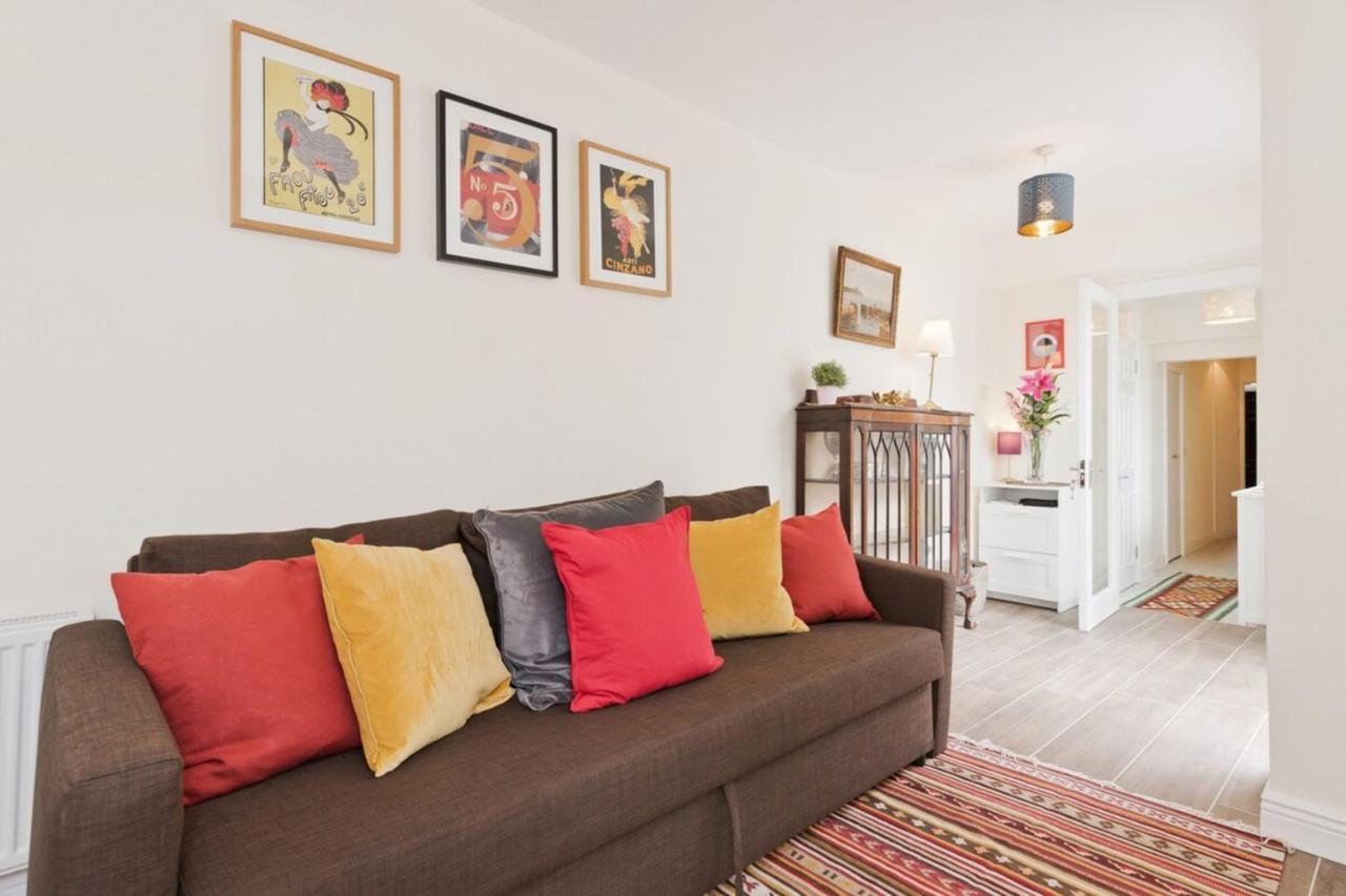 Charming Riverside - Minutes From Apartment *