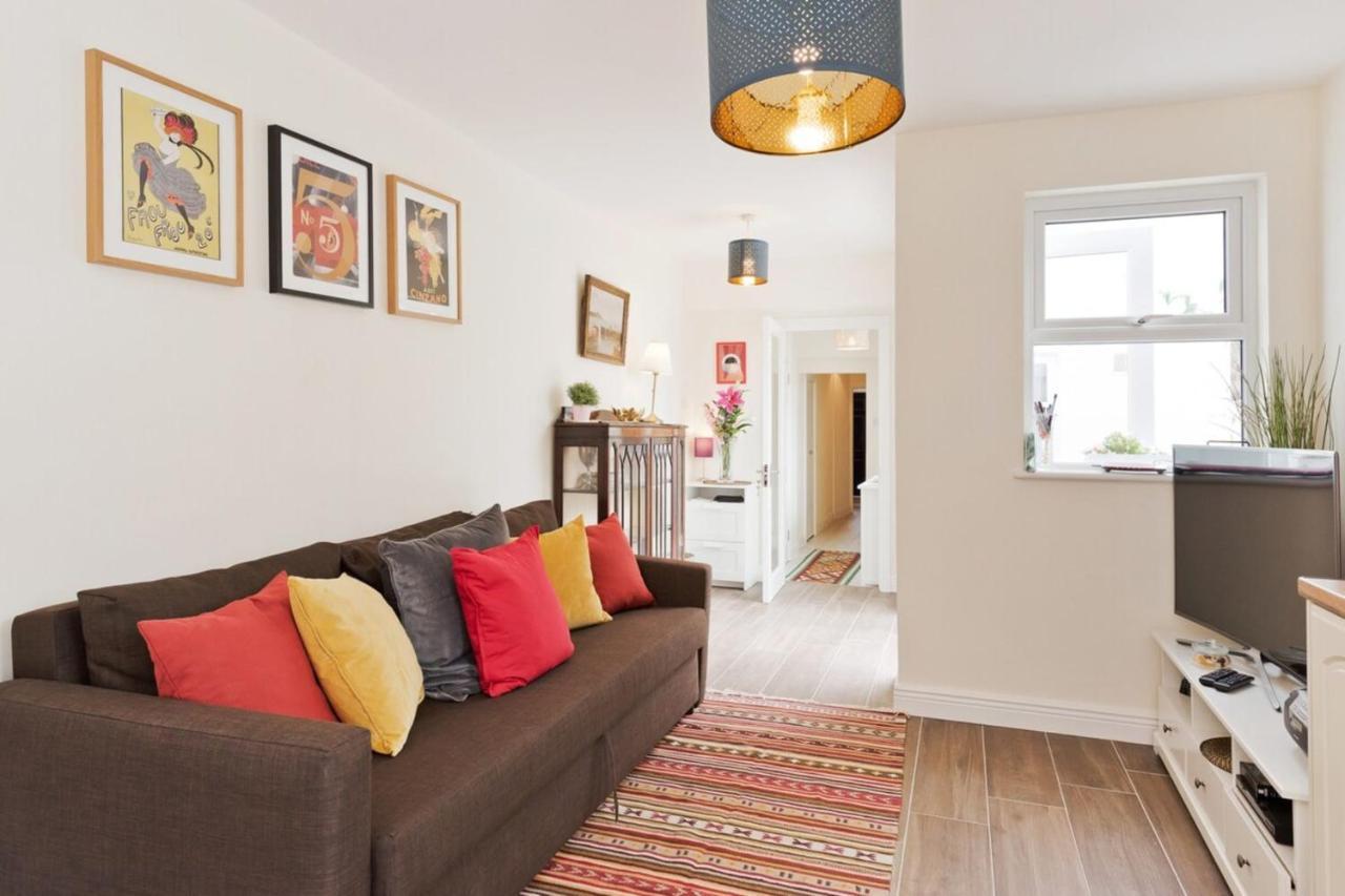 Charming Riverside - Minutes From Dublin