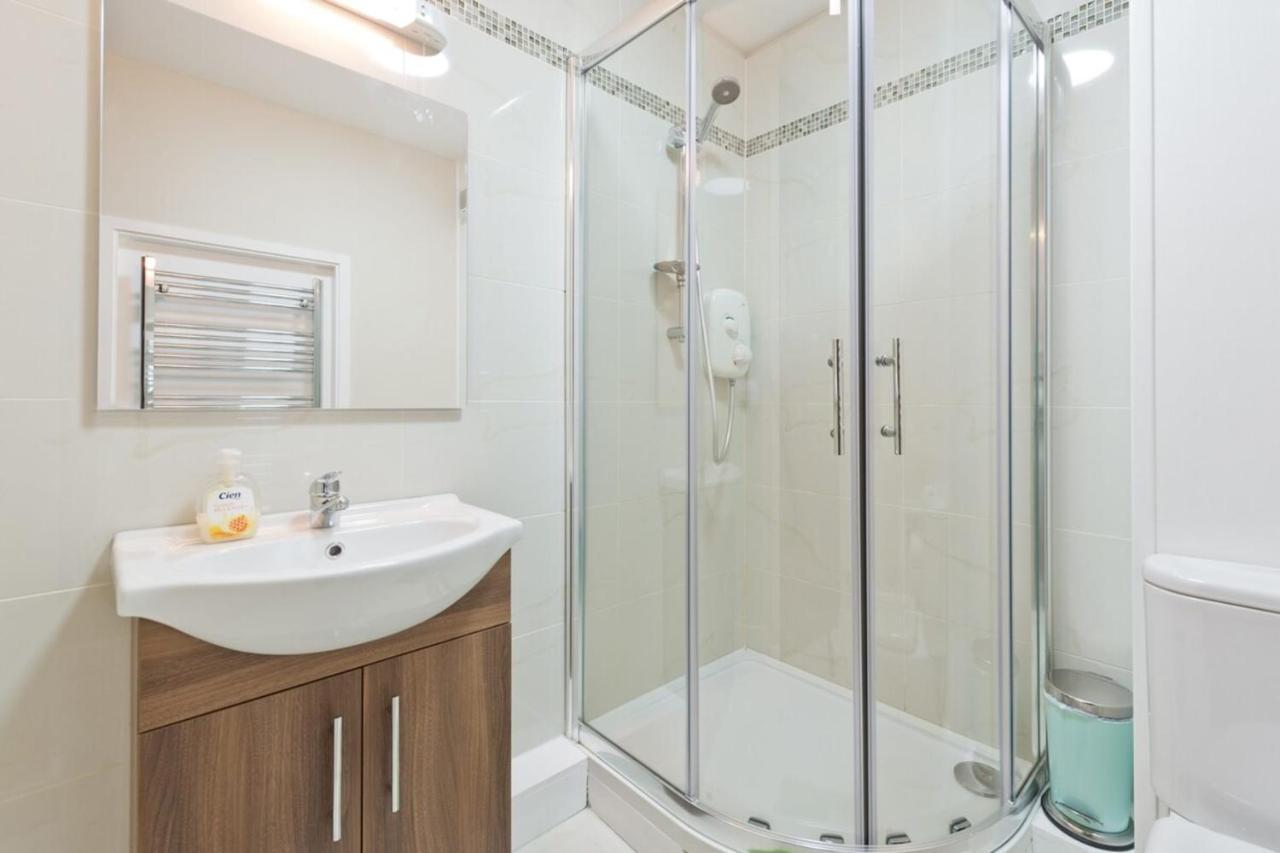 Superb Central Apartment In D4