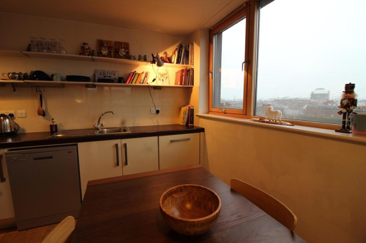 Central Penthouse By The River Liffey Apartment