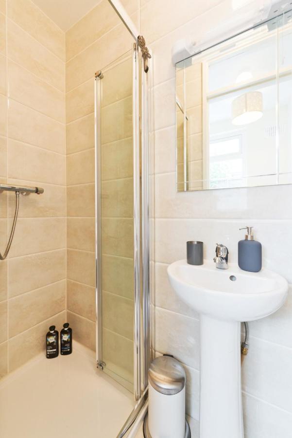 Charming Riverside - Minutes From Apartment