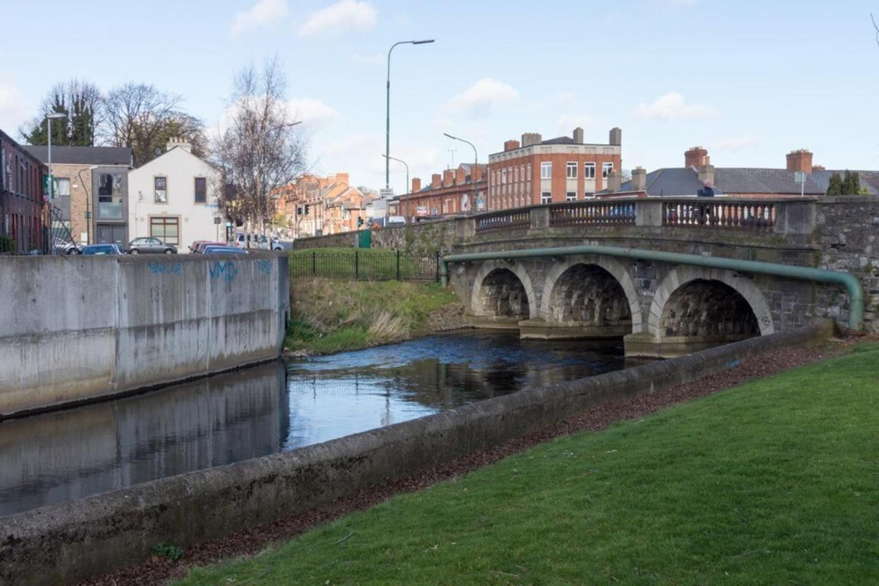 Charming Riverside - Minutes From *