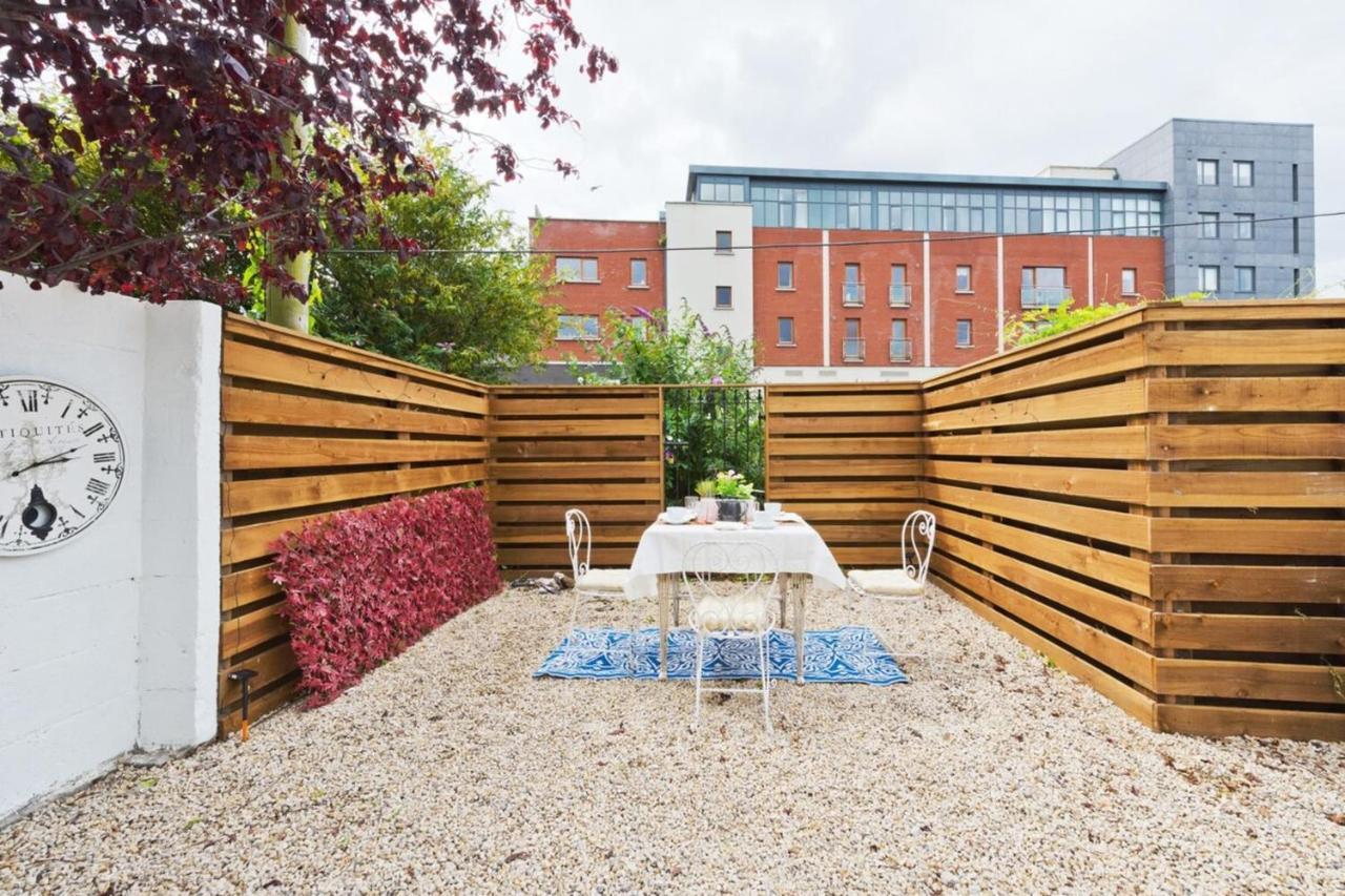 Charming Riverside - Minutes From *