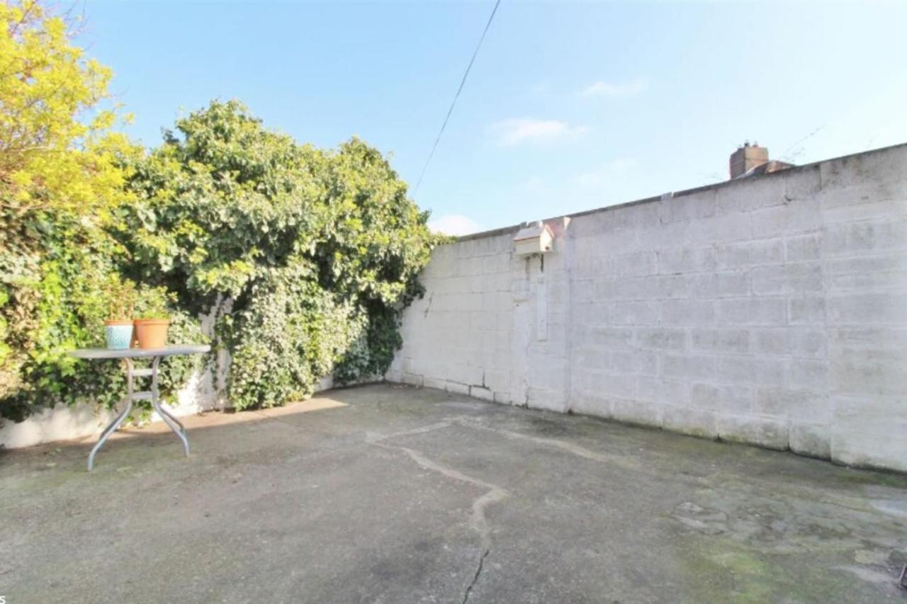 3 Bedroom Family In Residential Area Near Centre