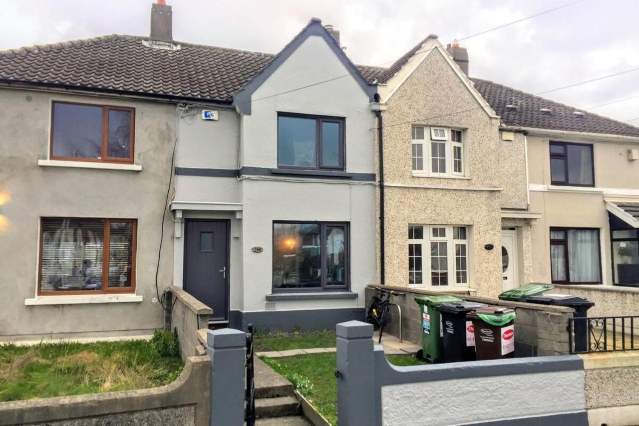 3 Bedroom Family In Residential Area Near Centre *