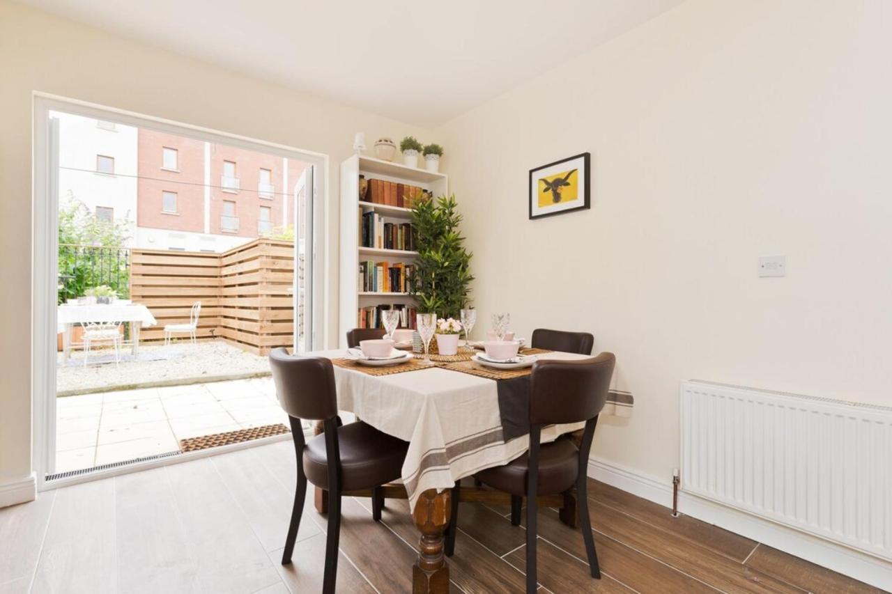 Charming Riverside - Minutes From *