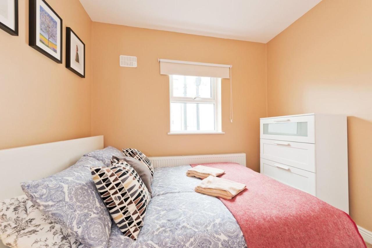 Charming Riverside - Minutes From Dublin