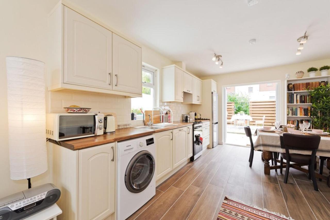 Charming Riverside - Minutes From *