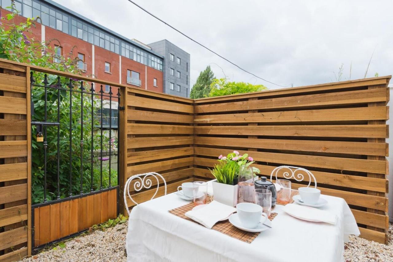 Charming Riverside - Minutes From Apartment