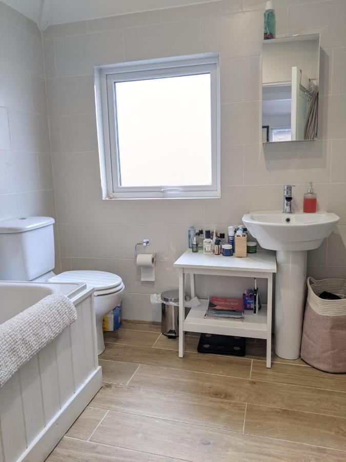 Vakantiehuis Entire House, Sleeps 2-6, Sunroom, Outside Yard Dublin
