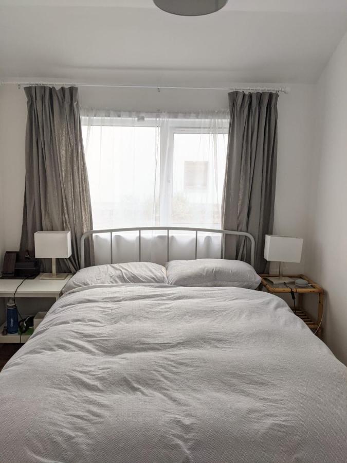 Vakantiehuis Entire House, Sleeps 2-6, Sunroom, Outside Yard