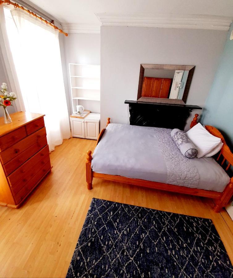 Synnott Place Homestay *