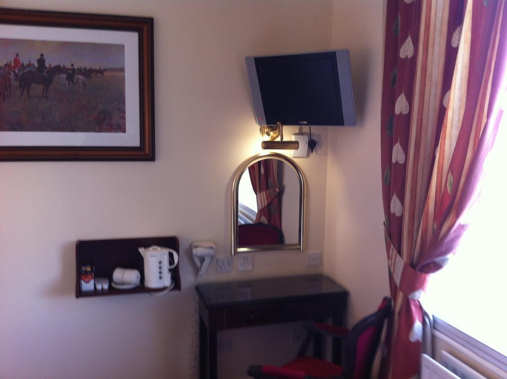 Leeson Apartment *