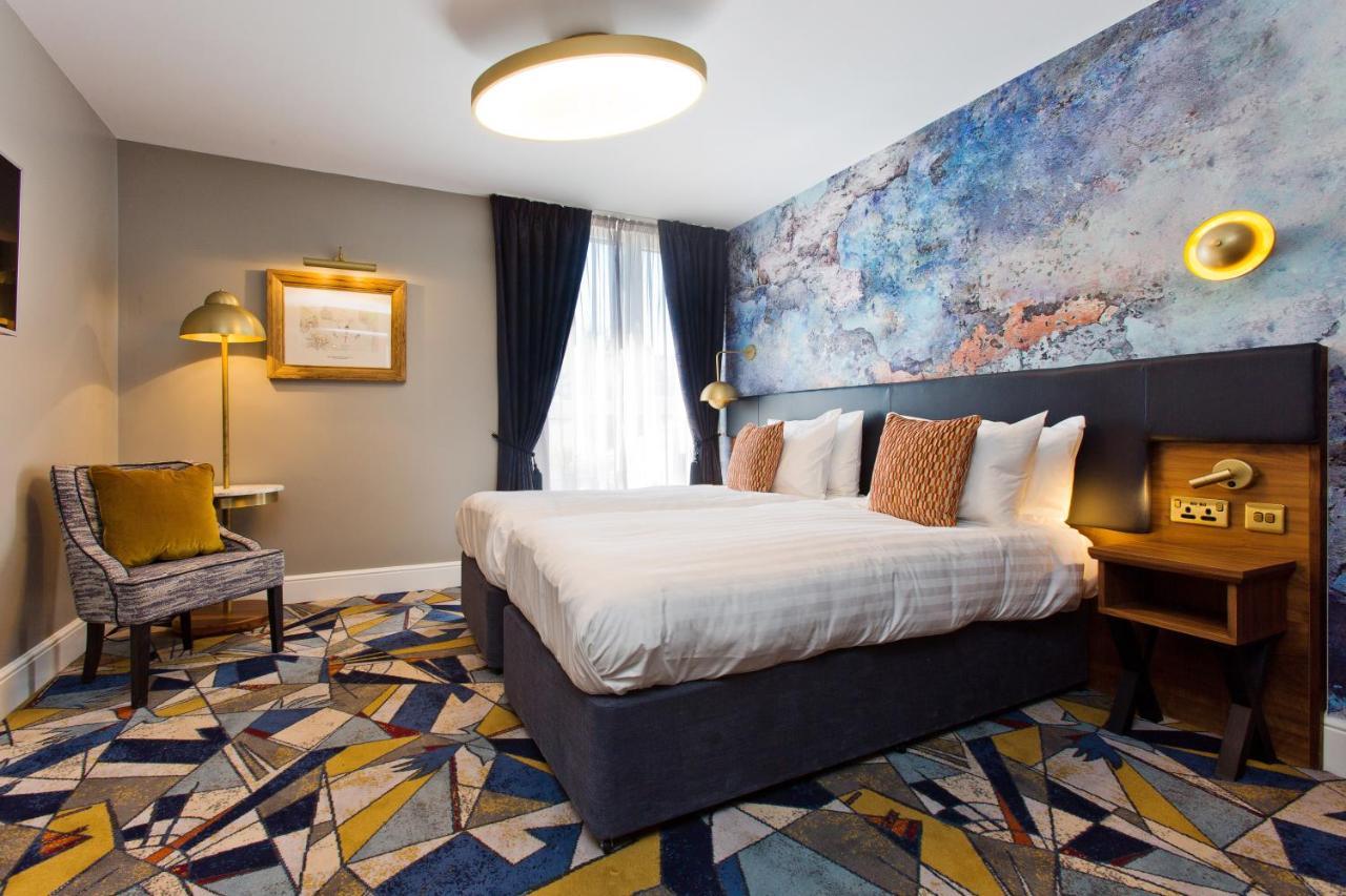 Keavan's Port Hotel, Hotel 4*