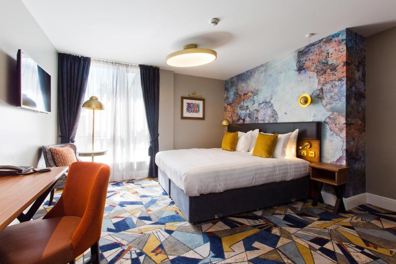 Keavan's Port Hotel, Hotel