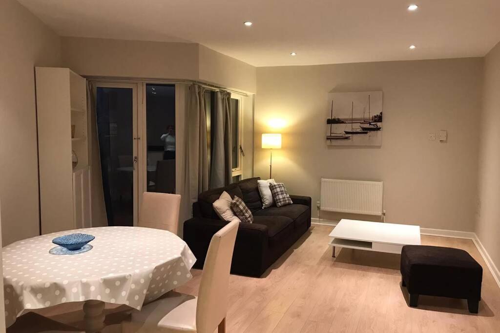 2 Bedroom Spacious And New Centre Apartment