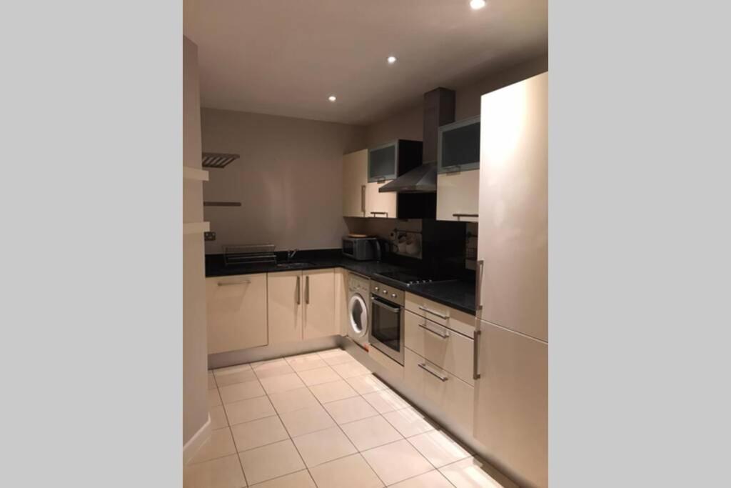 2 Bedroom Spacious And New Centre Apartment Dublin
