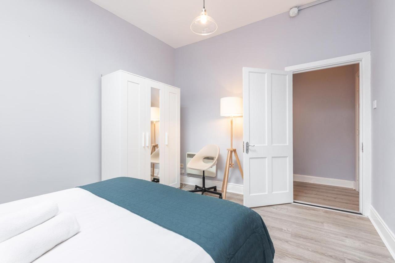 Dame Street - Irish Group Apartment