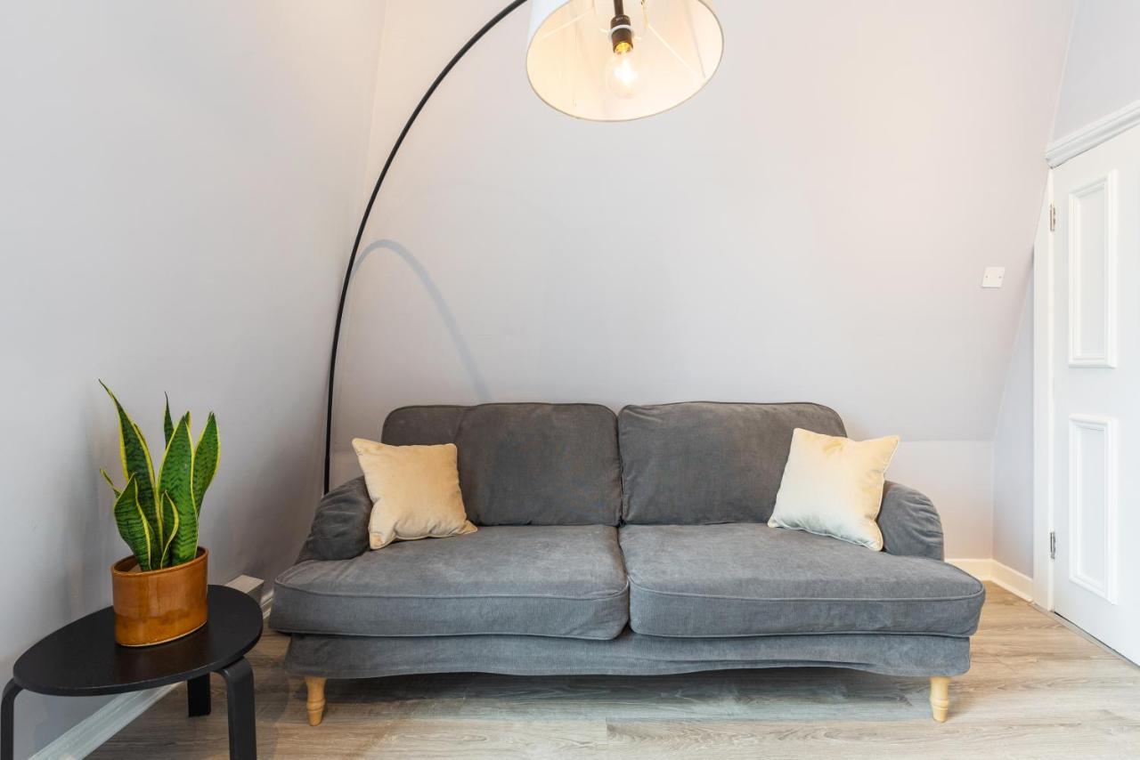 Dame Street - Irish Group Apartment